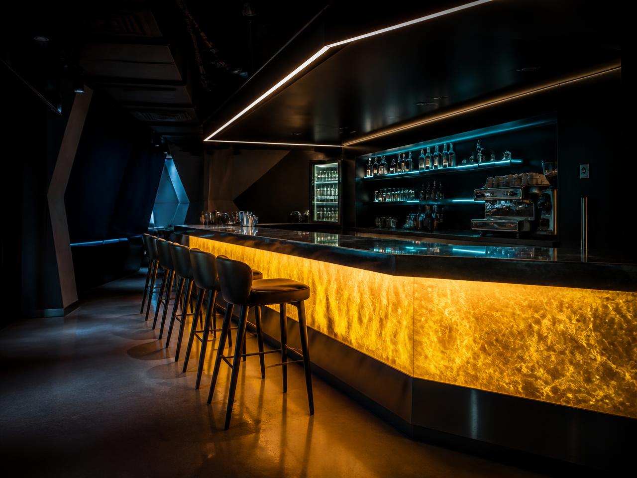 Bar snack retroeclaire ambre dans une salle sombre